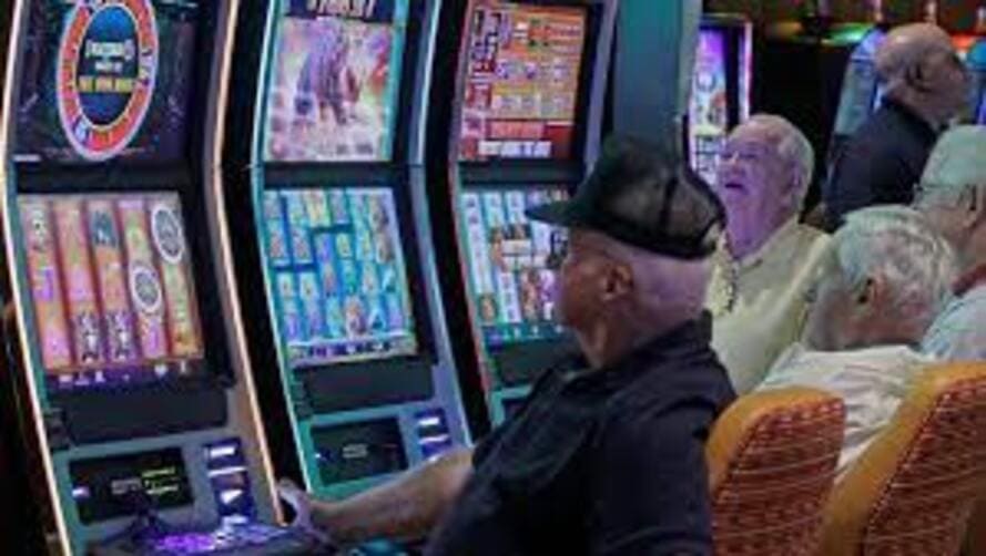 can you make a living playing slot machines